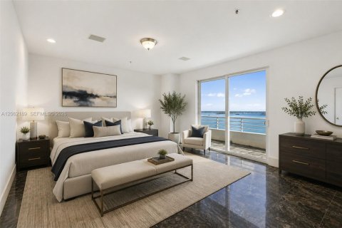 Copropriété à louer à Miami, Floride: 5 chambres, 317.73 m2 № 2254762 - photo 4