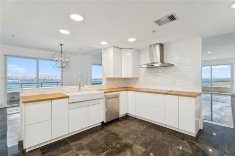 Copropriété à louer à Miami, Floride: 5 chambres, 317.73 m2 № 2254762 - photo 27