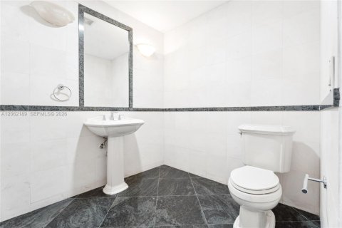 Copropriété à louer à Miami, Floride: 5 chambres, 317.73 m2 № 2254762 - photo 22