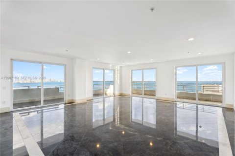 Copropriété à louer à Miami, Floride: 5 chambres, 317.73 m2 № 2254762 - photo 17