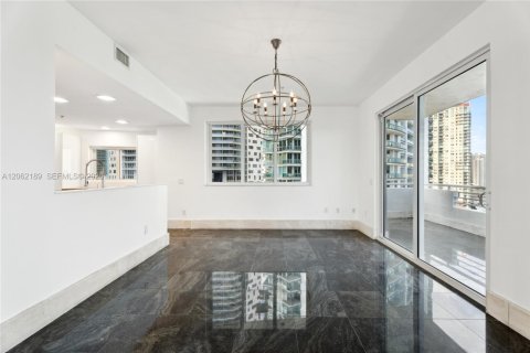 Copropriété à louer à Miami, Floride: 5 chambres, 317.73 m2 № 2254762 - photo 15