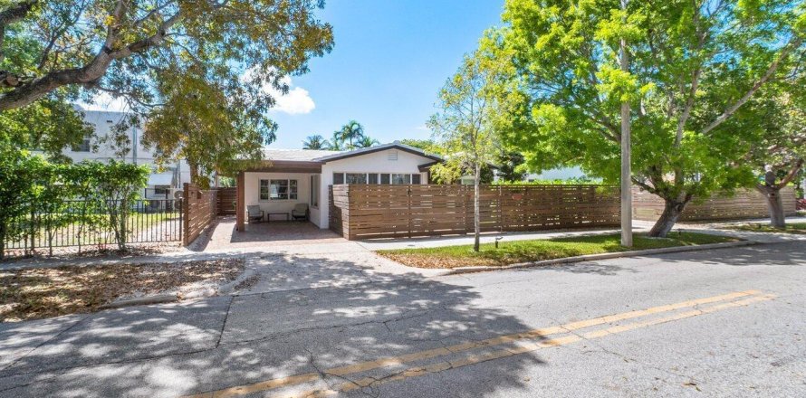 Propiedad comercial en West Palm Beach, Florida 2 dormitorios, 85.75 m2 № 1145827