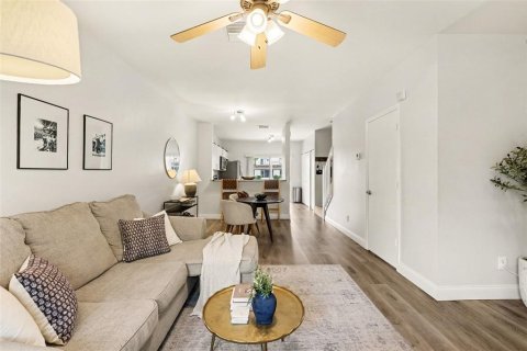 Townhouse in Tampa, Florida 2 bedrooms, 110 sq.m. № 2385852 - photo 8