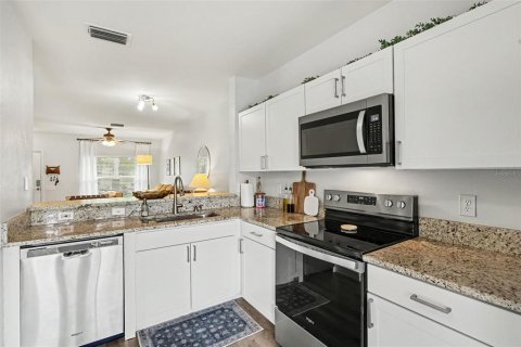 Townhouse in Tampa, Florida 2 bedrooms, 110 sq.m. № 2385852 - photo 14