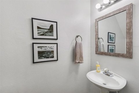 Townhouse in Tampa, Florida 2 bedrooms, 110 sq.m. № 2385852 - photo 19
