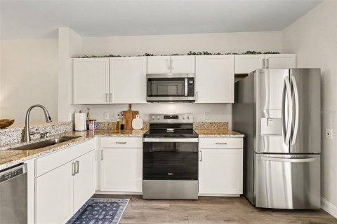 Townhouse in Tampa, Florida 2 bedrooms, 110 sq.m. № 2385852 - photo 13