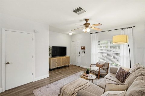 Townhouse in Tampa, Florida 2 bedrooms, 110 sq.m. № 2385852 - photo 9