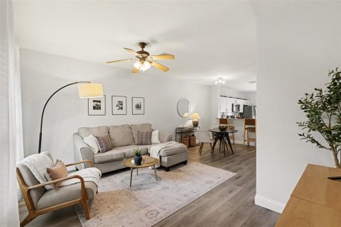 Townhouse in Tampa, Florida 2 bedrooms, 110 sq.m. № 2385852 - photo 7