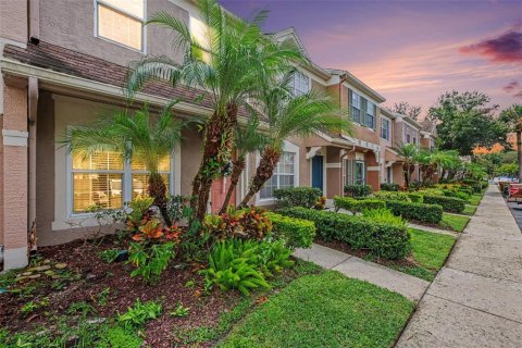 Townhouse in Tampa, Florida 2 bedrooms, 110 sq.m. № 2385852 - photo 2