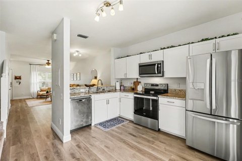 Townhouse in Tampa, Florida 2 bedrooms, 110 sq.m. № 2385852 - photo 11