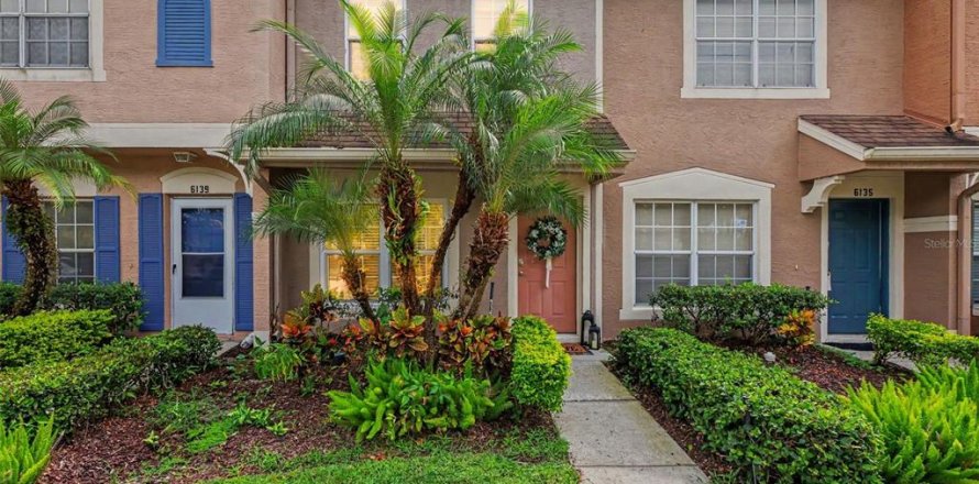 Townhouse in Tampa, Florida 2 bedrooms, 110 sq.m. № 2385852
