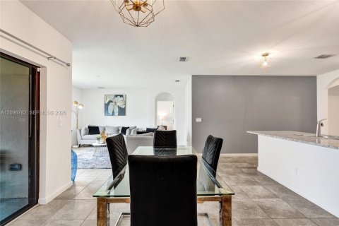 Villa ou maison à vendre à Port St. Lucie, Floride: 4 chambres, 173.45 m2 № 2390182 - photo 11