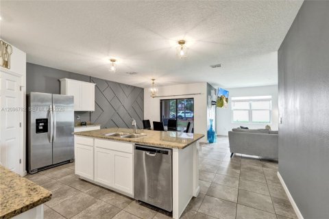 Villa ou maison à vendre à Port St. Lucie, Floride: 4 chambres, 173.45 m2 № 2390182 - photo 2