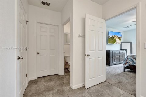 Villa ou maison à vendre à Port St. Lucie, Floride: 4 chambres, 173.45 m2 № 2390182 - photo 9