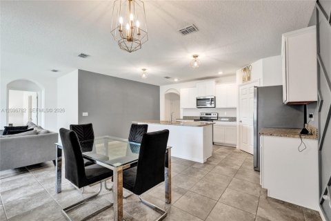 Villa ou maison à vendre à Port St. Lucie, Floride: 4 chambres, 173.45 m2 № 2390182 - photo 17