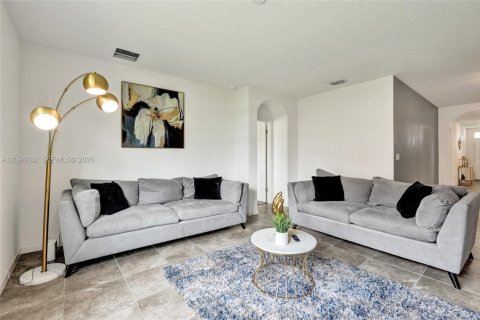 Villa ou maison à vendre à Port St. Lucie, Floride: 4 chambres, 173.45 m2 № 2390182 - photo 6