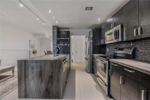 Condo in Boca Raton, Florida, 2 bedrooms  № 1927922 - photo 11