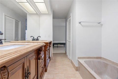 Condo in Boca Raton, Florida, 2 bedrooms  № 1927922 - photo 24