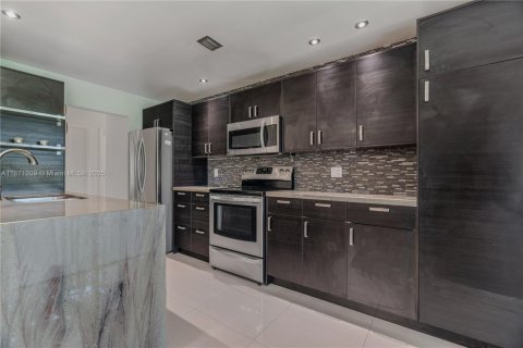 Copropriété à louer à Boca Raton, Floride: 2 chambres, 122.91 m2 № 1927922 - photo 10