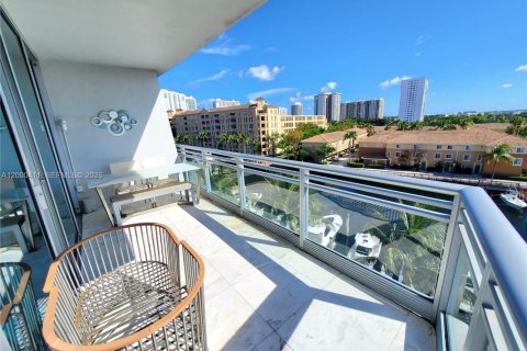 Condo in Aventura, Florida, 2 bedrooms  № 2066662 - photo 7