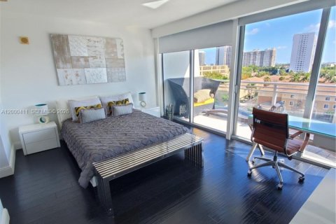 Condo in Aventura, Florida, 2 bedrooms  № 2066662 - photo 12