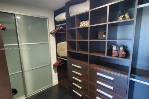 Condo in Aventura, Florida, 2 bedrooms  № 2066662 - photo 16