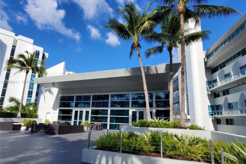 Condo in Aventura, Florida, 2 bedrooms  № 2066662 - photo 29