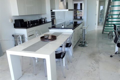 Condo in Aventura, Florida, 2 bedrooms  № 2066662 - photo 9