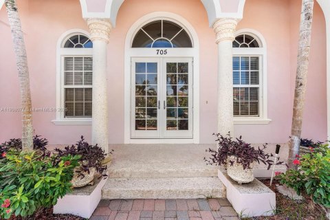 Купить виллу или дом в Джуно-Бич, Флорида 7 комнат, 267.93м2, № 1967851 - фото 1