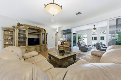 Купить виллу или дом в Лейк-Уорт, Флорида 18 комнат, 283.26м2, № 1991122 - фото 15