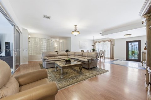 Купить виллу или дом в Лейк-Уорт, Флорида 18 комнат, 283.26м2, № 1991122 - фото 14