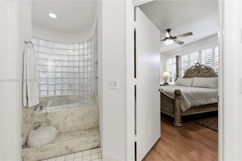 Купить виллу или дом в Лейк-Уорт, Флорида 18 комнат, 283.26м2, № 1991122 - фото 25