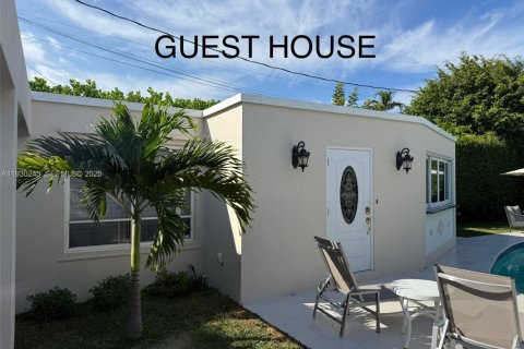 Купить виллу или дом в Лейк-Уорт, Флорида 18 комнат, 283.26м2, № 1991122 - фото 3