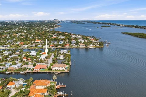 Купить виллу или дом в Лейк-Уорт, Флорида 18 комнат, 283.26м2, № 1991122 - фото 5