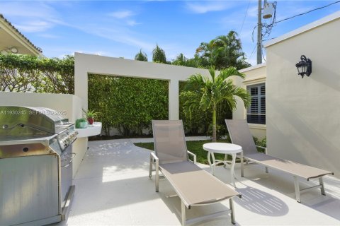 Купить виллу или дом в Лейк-Уорт, Флорида 18 комнат, 283.26м2, № 1991122 - фото 11