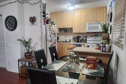 Copropriété à vendre à Hallandale Beach, Floride: 2 chambres, 63.73 m2 № 1942786 - photo 1
