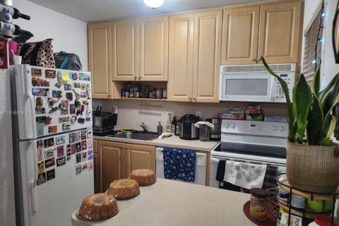Copropriété à vendre à Hallandale Beach, Floride: 2 chambres, 63.73 m2 № 1942786 - photo 7