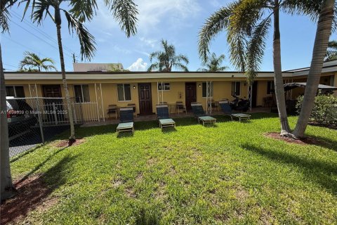 Commercial property in Hollywood, Florida № 2014604