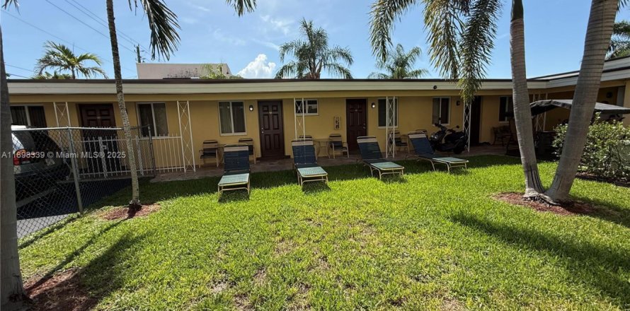 Commercial property in Hollywood, Florida № 2014604