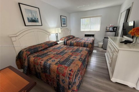 Commercial property in Hollywood, Florida № 2014604 - photo 6