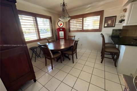 Commercial property in Hollywood, Florida № 2014604 - photo 10