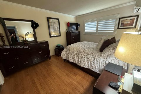 Commercial property in Hollywood, Florida № 2014604 - photo 4