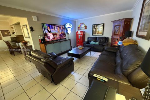 Commercial property in Hollywood, Florida № 2014604 - photo 9