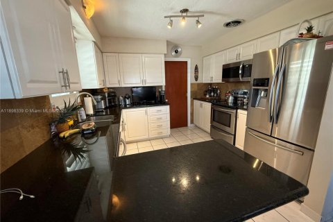 Commercial property in Hollywood, Florida № 2014604 - photo 7