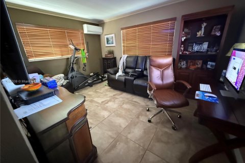 Commercial property in Hollywood, Florida № 2014604 - photo 8