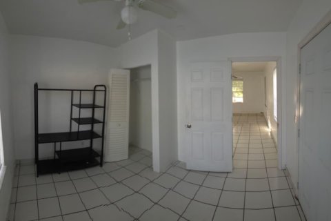 Снять в аренду виллу или дом в Майами, Флорида 2 спальни, 65.03м2, № 2004669 - фото 2