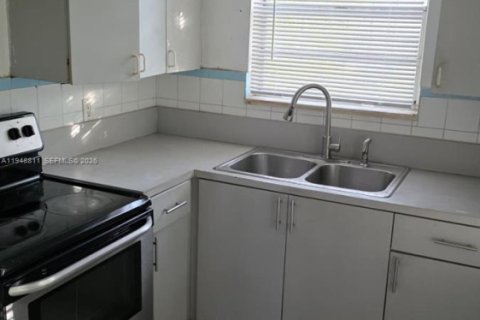 Снять в аренду виллу или дом в Майами, Флорида 2 спальни, 65.03м2, № 2004669 - фото 4