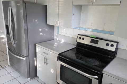 Снять в аренду виллу или дом в Майами, Флорида 2 спальни, 65.03м2, № 2004669 - фото 3