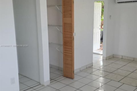 Снять в аренду виллу или дом в Майами, Флорида 2 спальни, 65.03м2, № 2004669 - фото 9