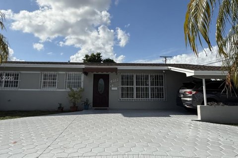 House in Miami, Florida 3 bedrooms, 121.52 sq.m. № 2028868